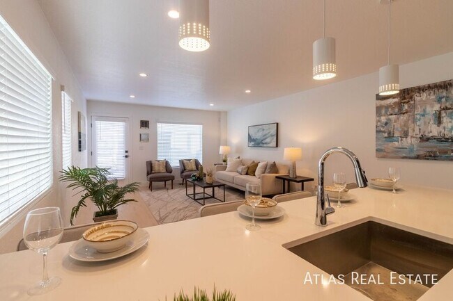 Building Photo - Immaculate, Energy Efficient, Home - Ready...