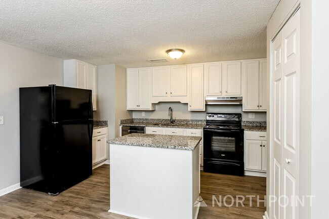 Foto del edificio - 3 BR/2BA | Newly Renovated Single Family Home | 1-Car Covered Parking | Front yard!