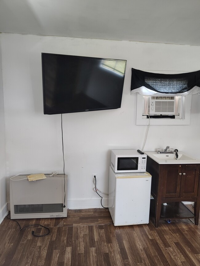 Building Photo - 398 Cook Rd