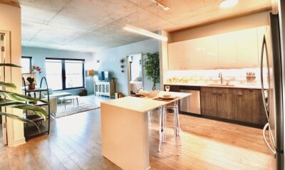 Photo - 1029 W Addison St (Chicago, IL)