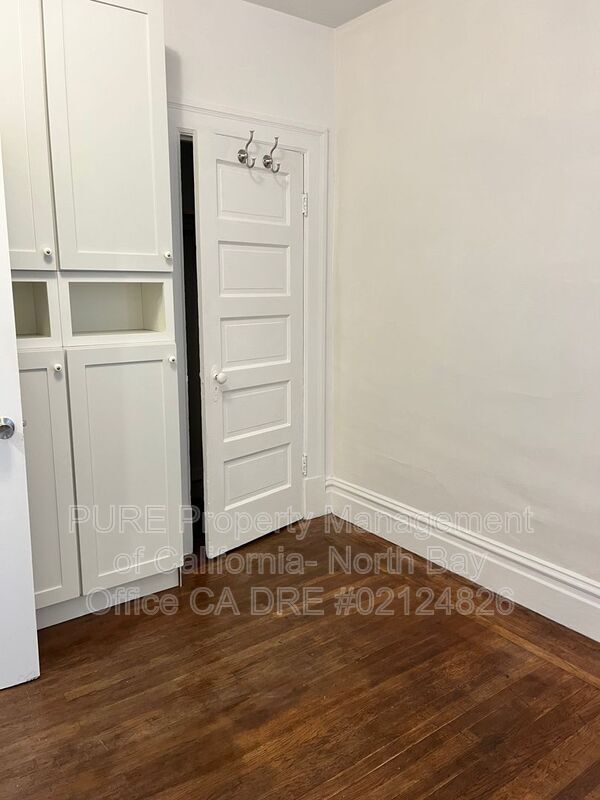Building Photo - 144 Grattan St