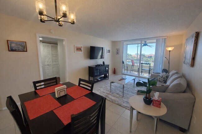 Foto del edificio - 2333 Feather Sound Dr