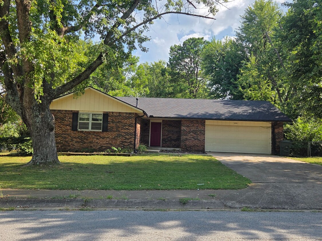 Primary Photo - East Fayetteville 3 Bed 2 Bath House