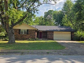 Building Photo - 3203 Cherokee Dr