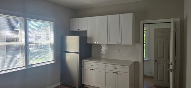 Foto del edificio - 8222 S South Shore Dr