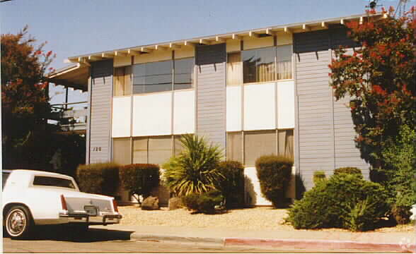 Foto del edificio - 120 Village Ct