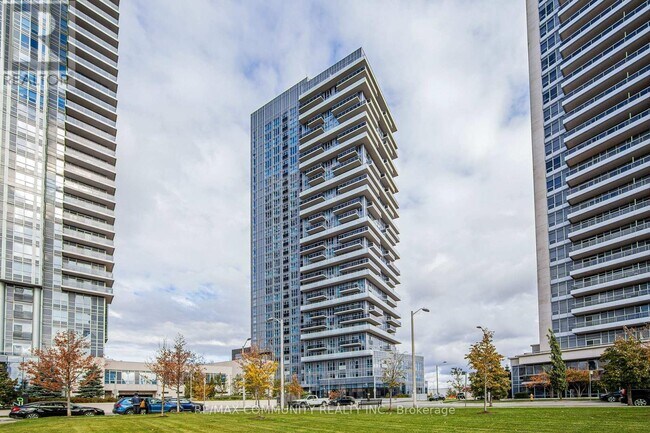 Photo du bâtiment - 225 Village Green Square