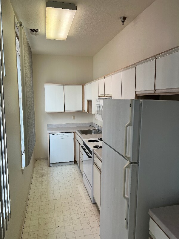 Building Photo - 305 S 16th St