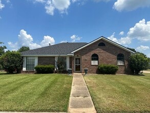 Building Photo - 4731 Longstreet Pl