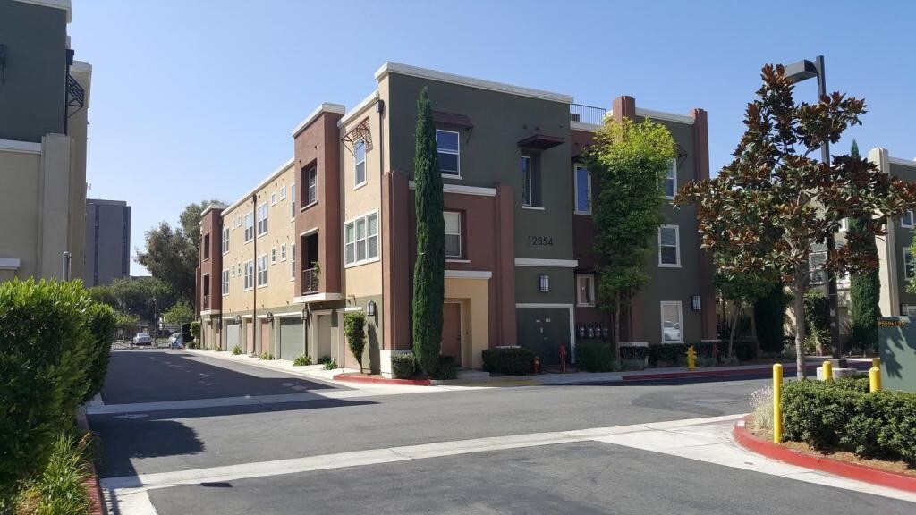Foto principal - 12854 PALM ST #2