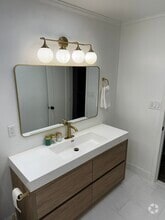 Building Photo - 4702 Apple Tree Dr