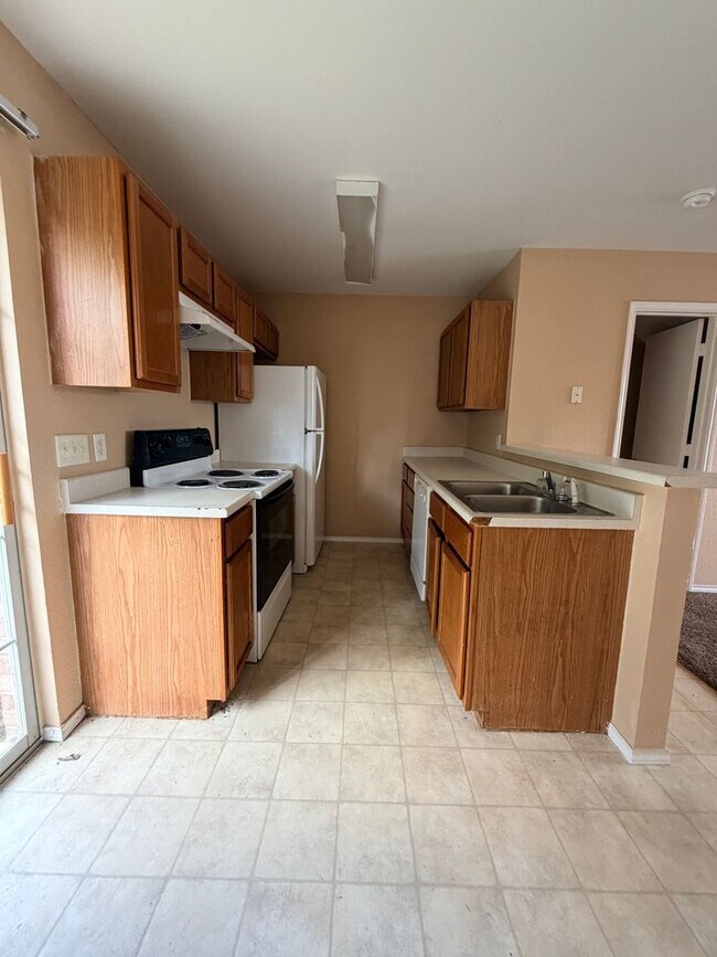 Foto del edificio - 5703 Redstone Dr