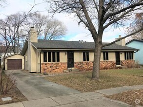 Building Photo - 319 Opal Cir
