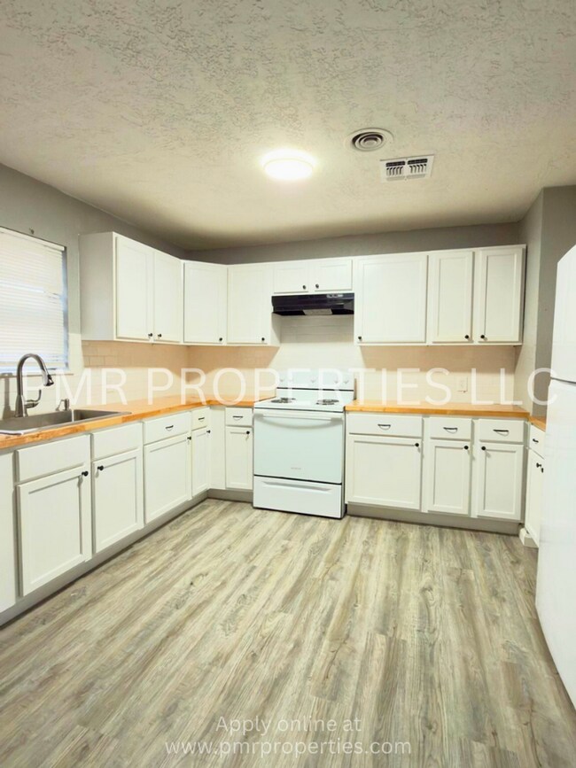 Foto del edificio - 3 Bedrooms/1.5 Bathroom House