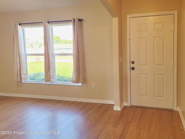 Building Photo - 6082 Parnell Ave