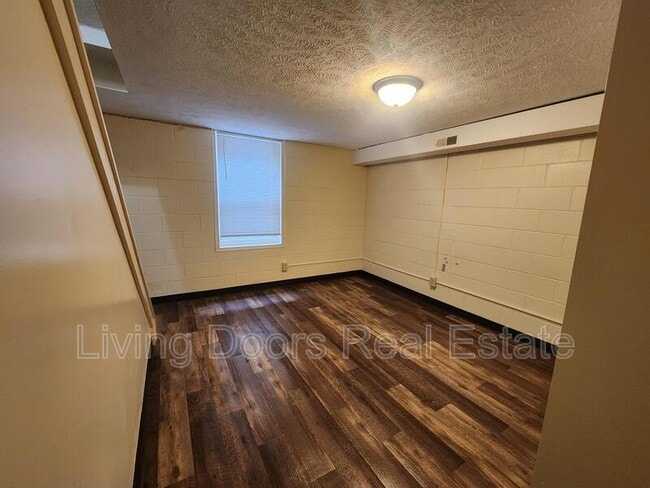 Building Photo - 1520 David Dr