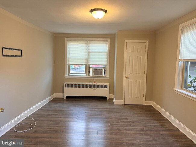 Foto del edificio - 1017 N York Rd