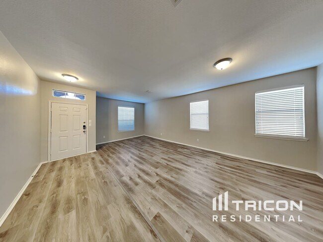 Foto del edificio - 216 Maplecrest Dr