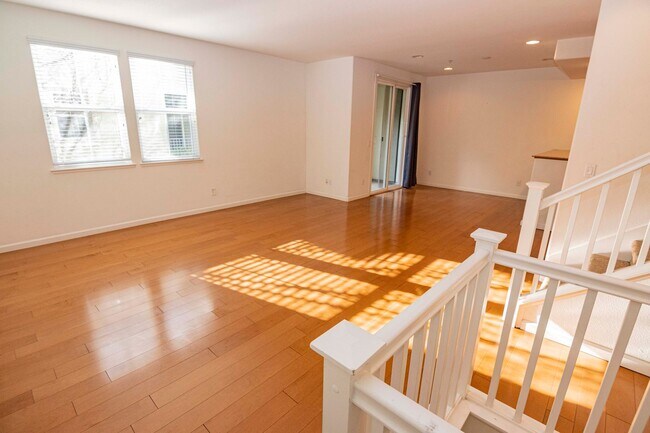 Building Photo - 947 Kestral Way