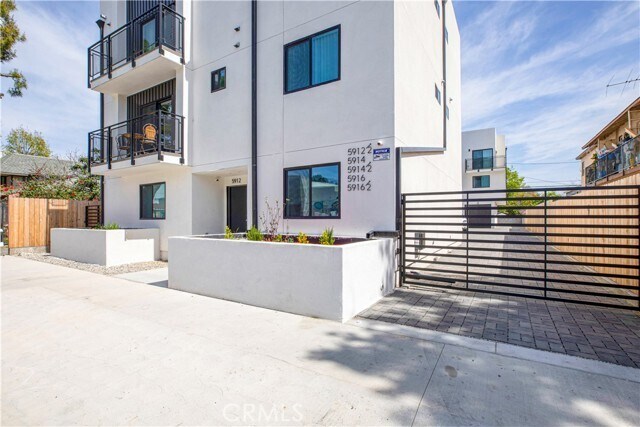 Primary Photo - 5916 N Tujunga Ave