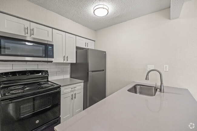 Interior Photo - Hills at 5400