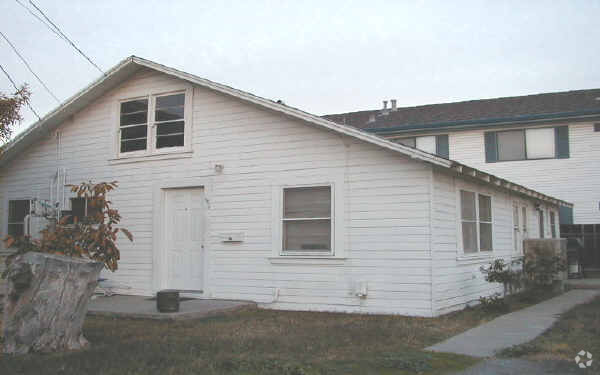 Primary Photo - 229 W Carlton Way