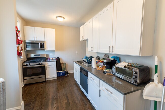 Foto del edificio - 3545 N Troy St