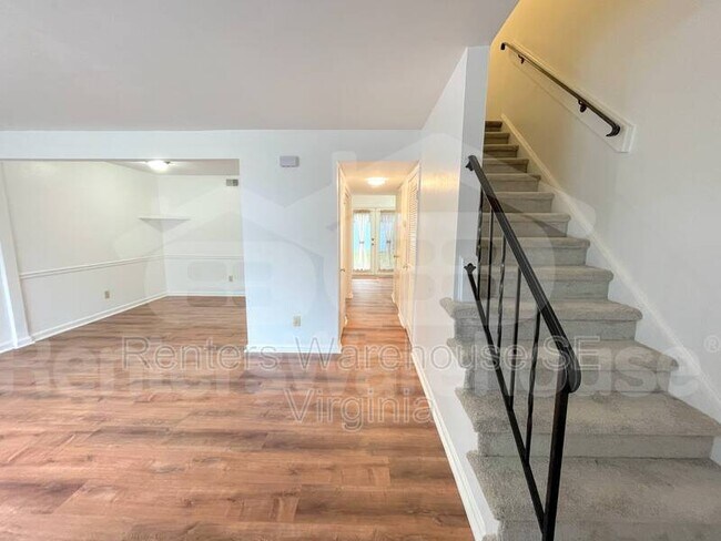 Building Photo - 3204 Wimbledon Way