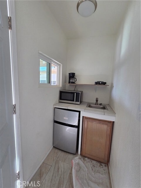 Building Photo - 16437 Live Oak St