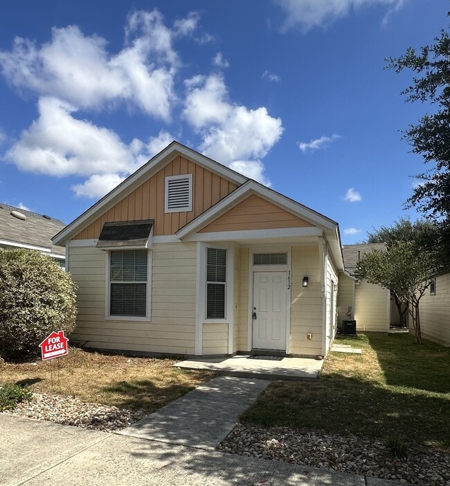 Building Photo - 1612 Sanders