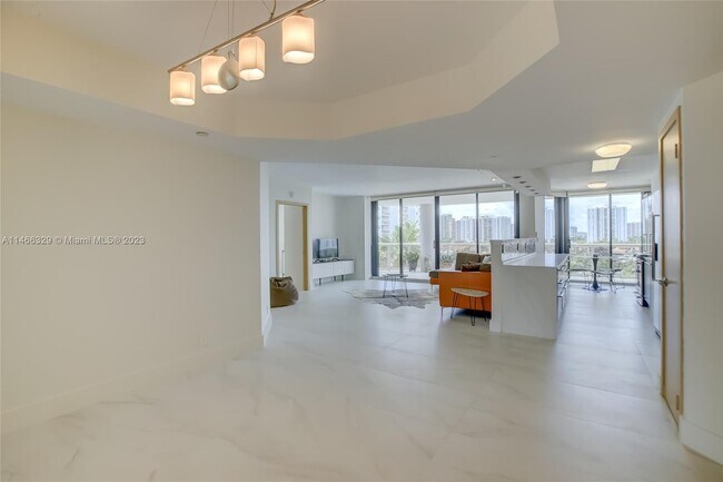 Building Photo - 3600 Yacht Club Dr