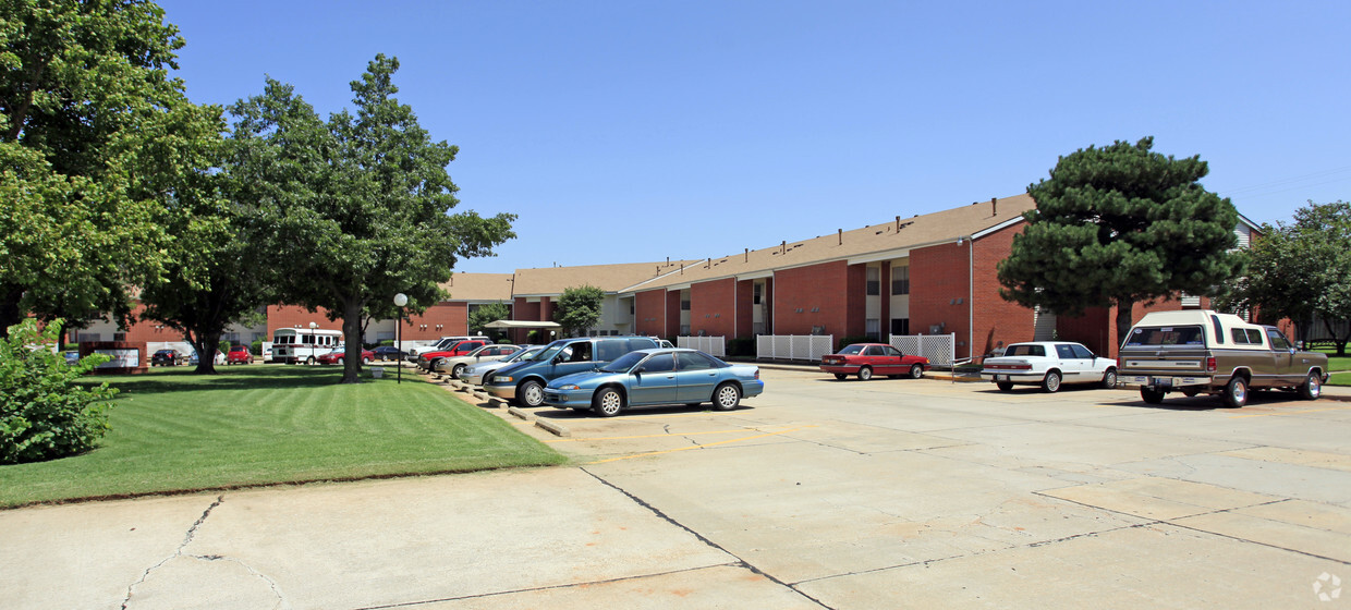 Primary Photo - Strawberry Fields Apartments