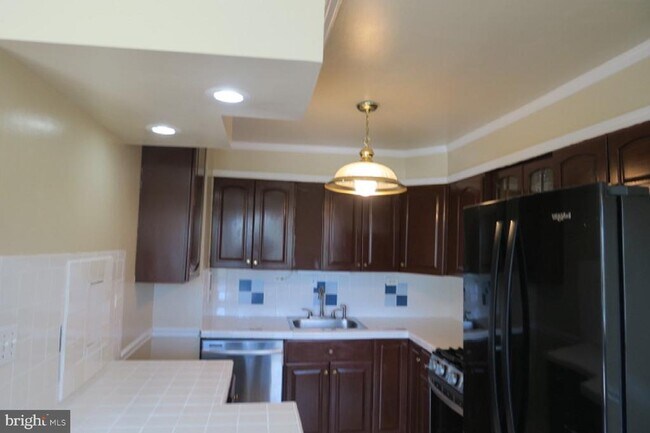 Foto del edificio - 5801 Quantrell Ave