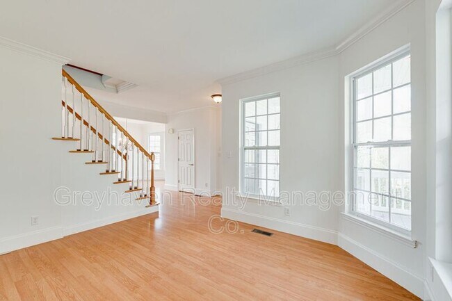 Building Photo - 6351 Sea Haven Dr