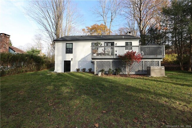 Building Photo - 245 Great Hill Rd