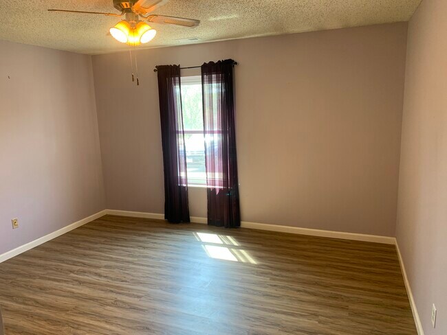 Foto del edificio - 822 Highland Hill Ct