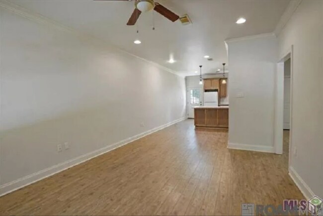 Foto del edificio - Greenwell Springs 4-plex