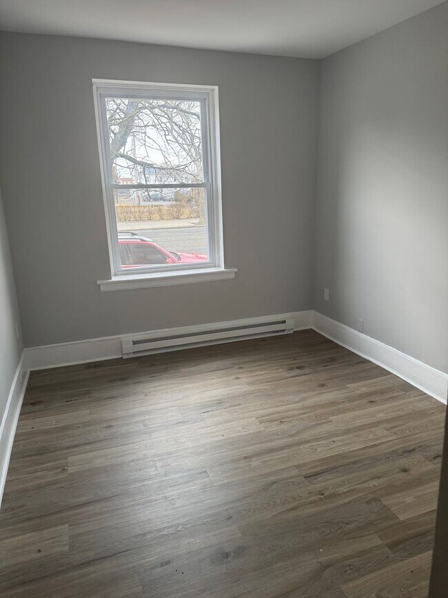 Foto del edificio - 1 Bedroom, 1 Bathroom Apartment Located on First Floor -- Ready For Move-In!