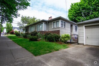 Building Photo - 1715 SE Claybourne St