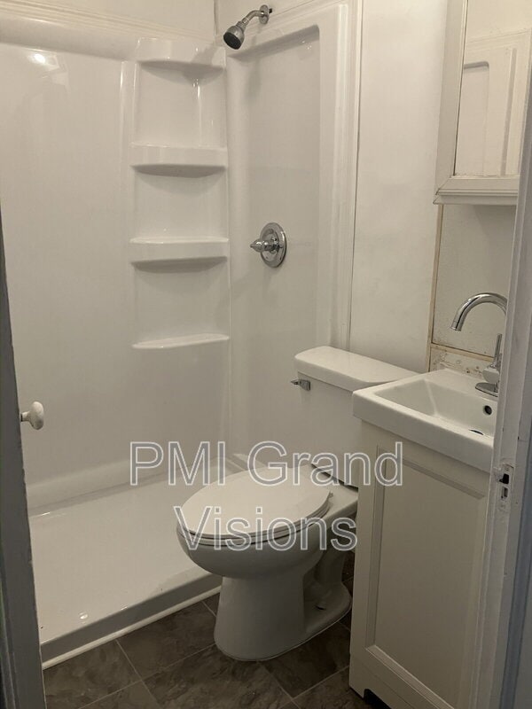 Foto del edificio - 1035 W Main St