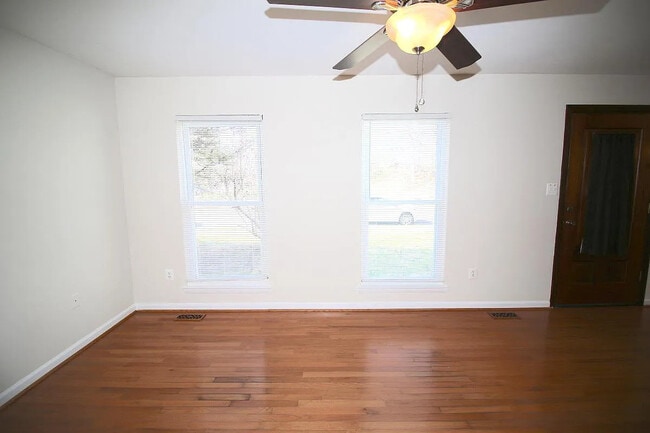 Foto del edificio - 13223 Nickleson Dr