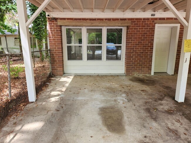 Building Photo - Midtown Duplex Apartment 1 Bed 1 Bath Water Included