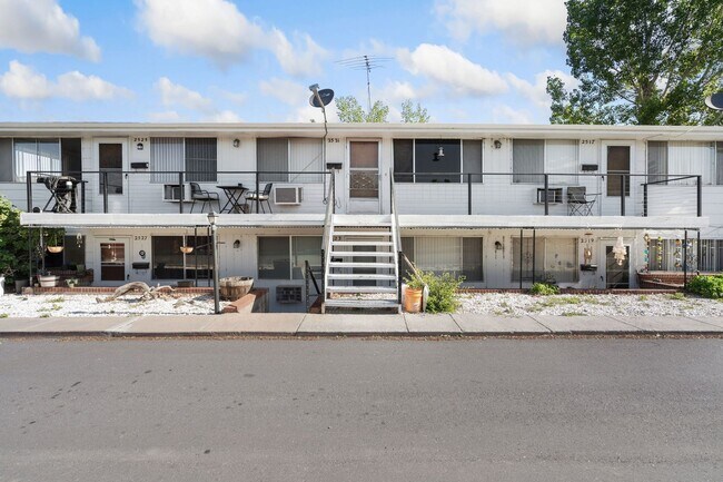 Foto del edificio - 2517 N Garfield Ave