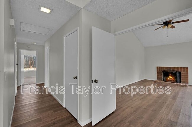 Foto del edificio - 929 Mulberry Dr