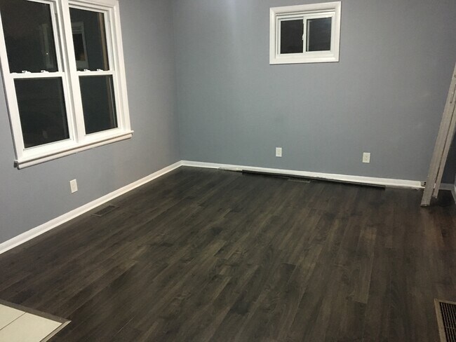 Photo du bâtiment - 2496 Alexis Rd