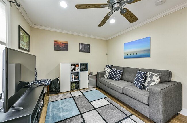 living room - 1712 Blodgett St