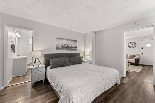 Foto del edificio - 1322 W 69th St