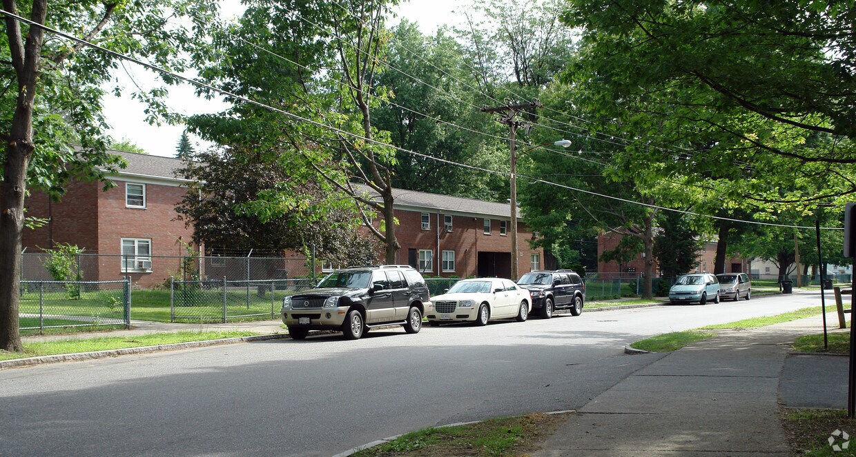 Primary Photo - 40-160 Sanderson St