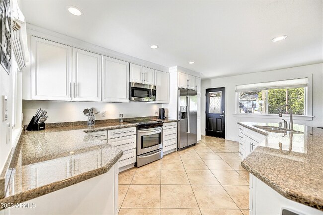 Foto del edificio - 1446 N McAllister Ave