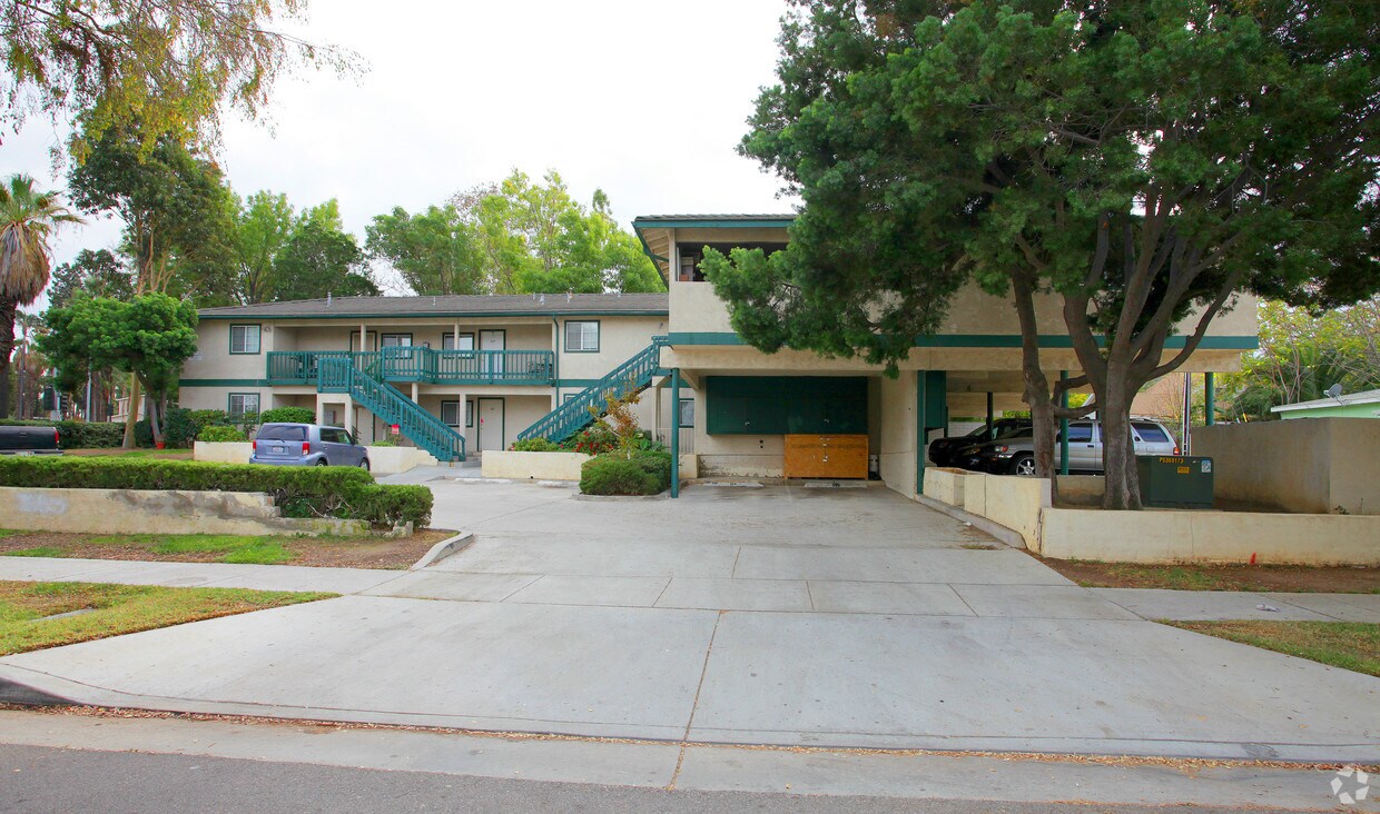 Foto principal - 418 E 10th St